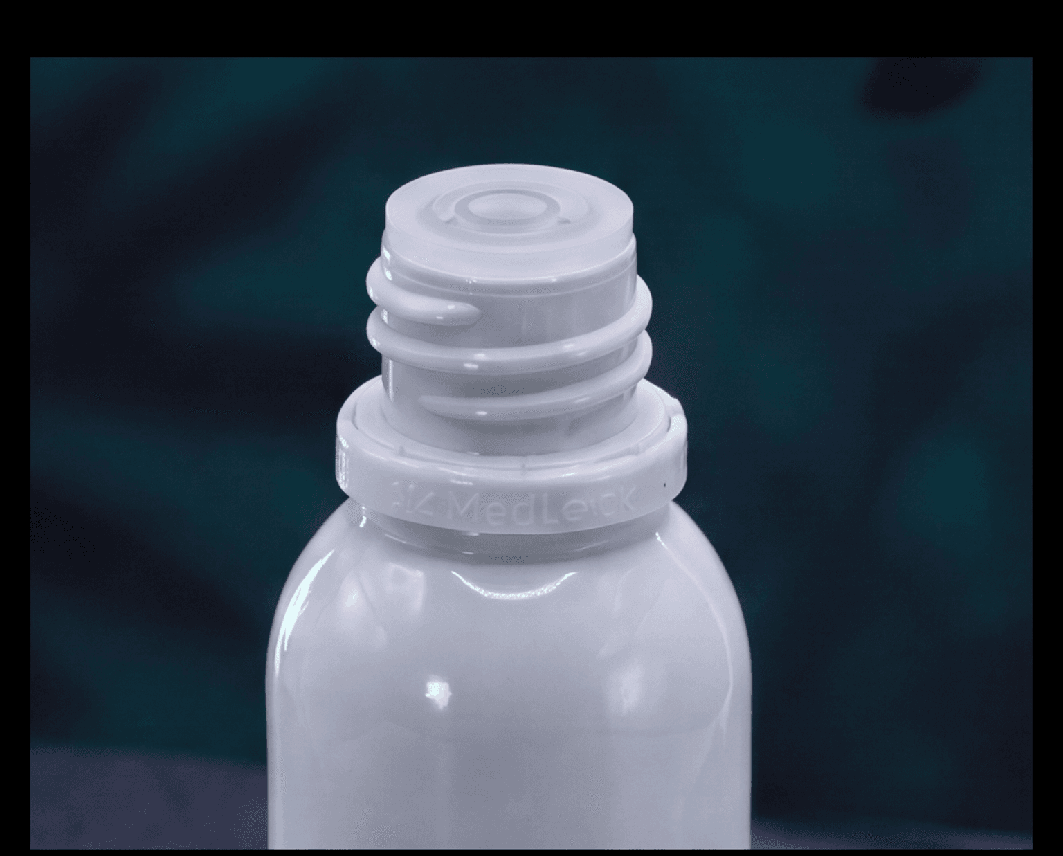 18-415 white plastic bottle 30ml zoomed-in hero dark scenery product image