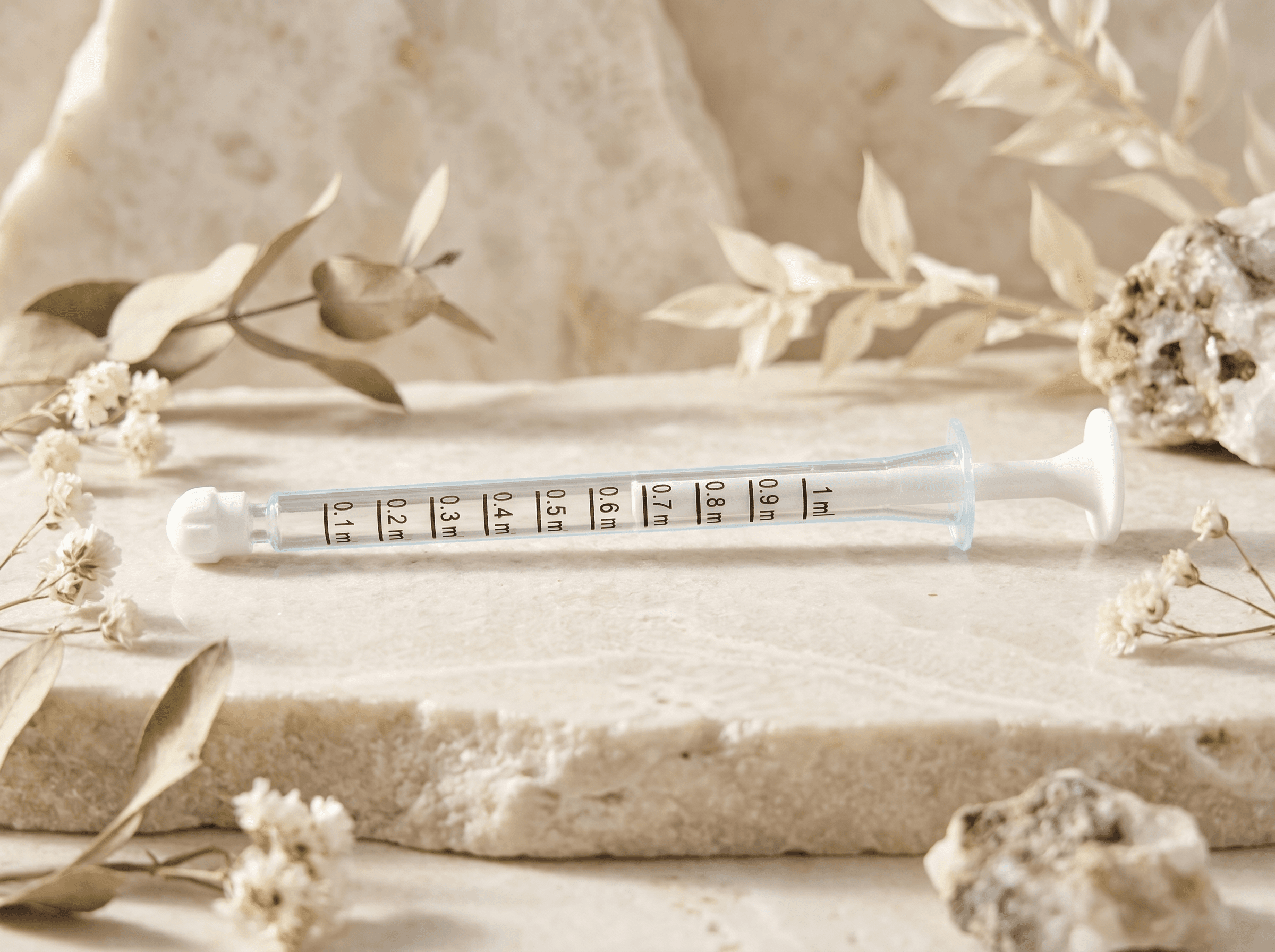 Smooth-Pull Oral Syringe 1ml Side profile or horizontal hero white scenery product image